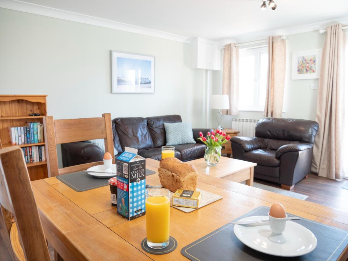 Ellingham Self-Catering Cottages Saint Peter Port Екстериор снимка