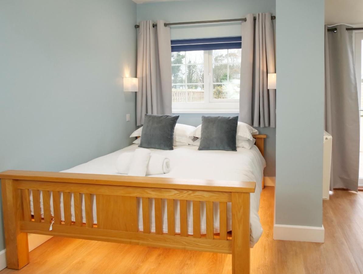 Ellingham Self-Catering Cottages Saint Peter Port Екстериор снимка