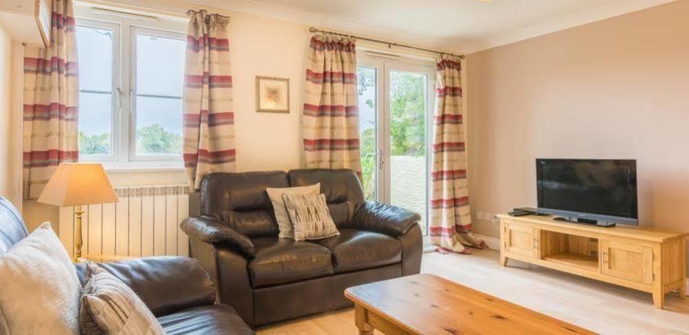 Ellingham Self-Catering Cottages Saint Peter Port Екстериор снимка