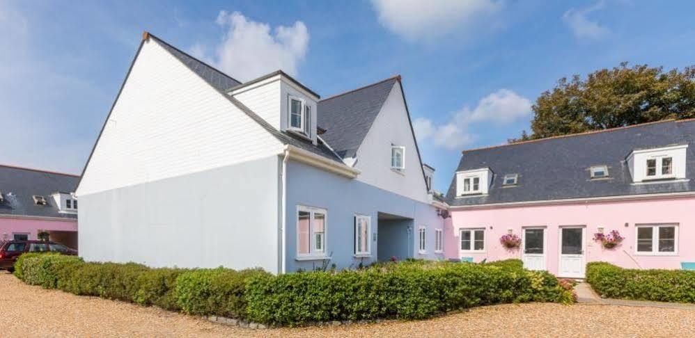 Ellingham Self-Catering Cottages Saint Peter Port Екстериор снимка