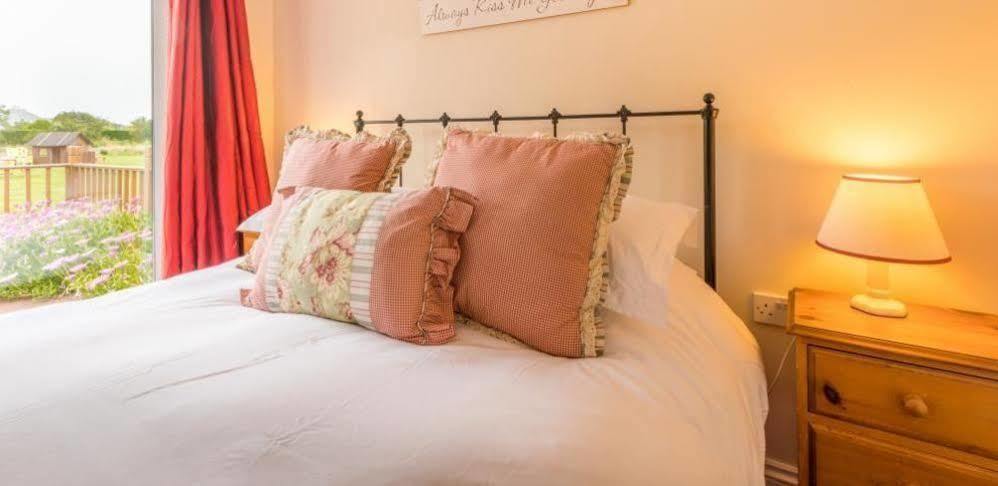 Ellingham Self-Catering Cottages Saint Peter Port Екстериор снимка