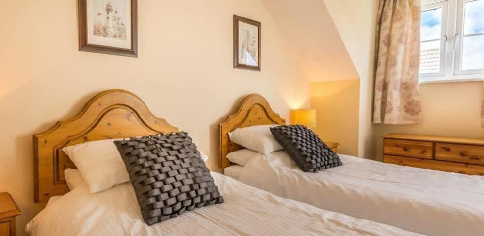 Ellingham Self-Catering Cottages Saint Peter Port Екстериор снимка