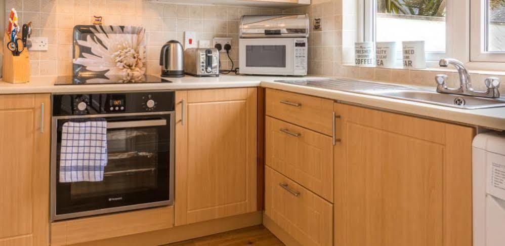 Ellingham Self-Catering Cottages Saint Peter Port Екстериор снимка